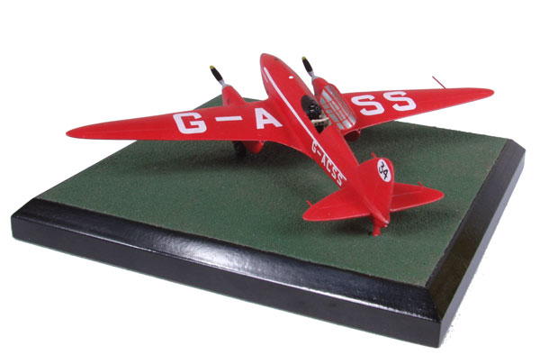 de Havilland DH 88 Comet 'Grosvenor House' 1/72 scale pewter limited edition aircraft model. The aircraft that won the London to Melbourne air race. Handmade by Staples and Vine Ltd.