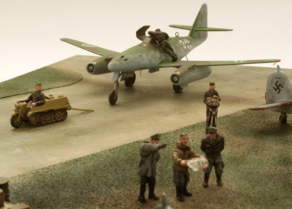 Gallands Zirkus 1/72 scale pewter limited edition diorama of a Messerschmitt Me262A-1a and two Focke Wulf Fw 190D-9s from JV 44. Handmade by Staples and Vine Ltd.