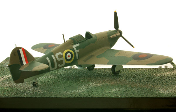 Hawker Hurricane Mk I 1/72 scale limited edition pewter aircraft model signed by the pilot Tom Neil as flown in the Battle of Britain. Handmade by Staples and Vine Ltd.